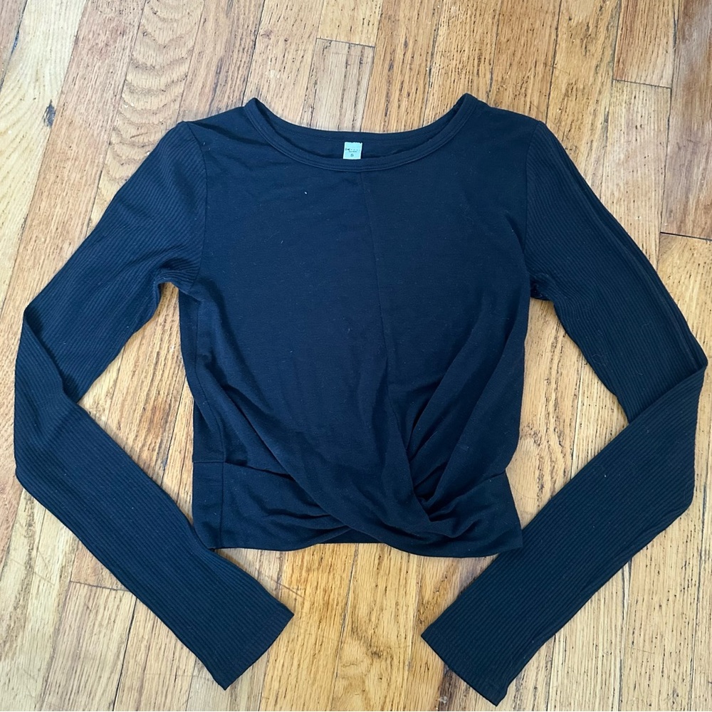 Alo cover long twist crop top in black